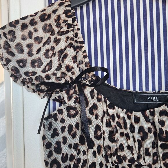 NWT Mesh Leopard Print Top Size M - Picture 3 of 4